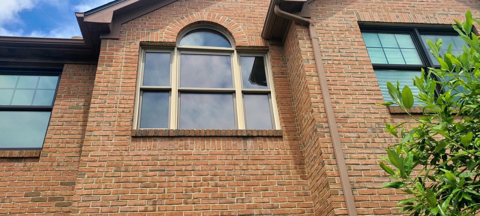 Glass Replacement and Caulking Services