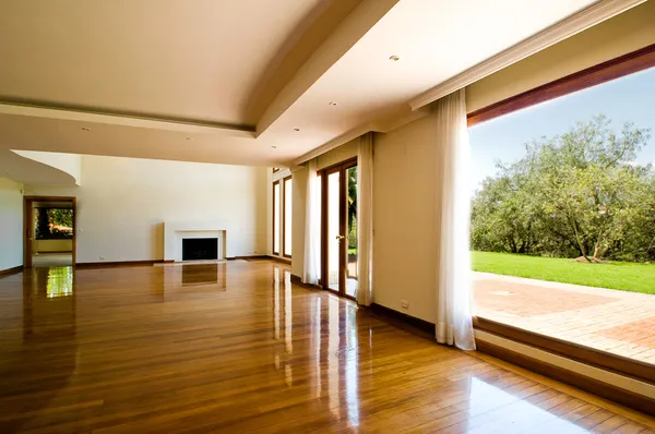 The Pros and Cons of Frameless Windows for Minimalist Designs